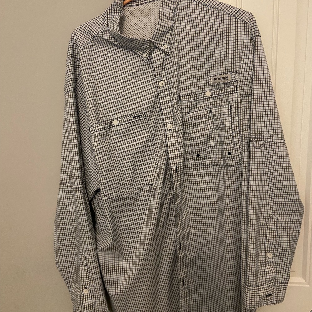 COLUMBIA LONG SLEEVE BUTTON DOWN